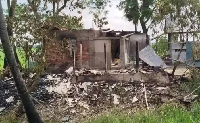 Bangladesh: Islamists attacked a Hindu village in Jessore, houses burnt, cows looted
